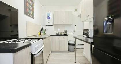 Stylish 5 Bed House Centre Of Coventry Sleeps 12