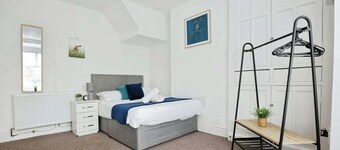 Stylish 5 Bed House Centre Of Coventry Sleeps 12