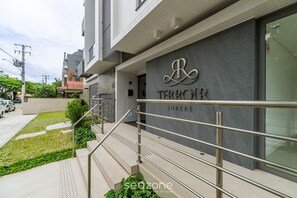 Basic Apartment | Exterior detail