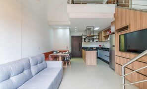 A modern apartment with a living room, dining area, kitchen, and a balcony. - Apartment With Barbecue 280m From Ert0210 Beach (Florianópolis)