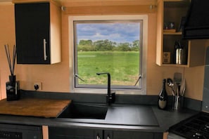 Private kitchen - Sheepy Lodge - Puppy Lounge, arcades, games room (Faldingworth)