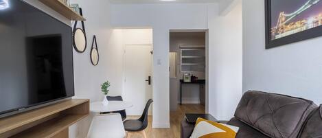 Basic Apartment | Living area