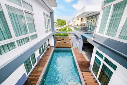 Luxury Pure Modern Pool Villa 5Bed Nr BTS|Central