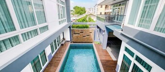 Luxury Pure Modern Pool Villa 5Bed Nr BTS|Central