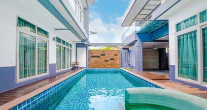 Luxury Pure Modern Pool Villa 5Bed Near BTS and Central Eastville