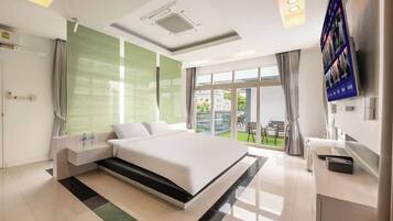 4 bedrooms, desk, iron/ironing board, free WiFi