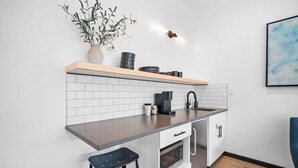 茶具/咖啡用具、冰箱、微波炉、烤面包机