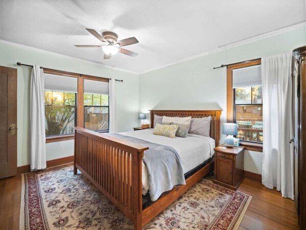 3 bedrooms, iron/ironing board, WiFi, bed sheets