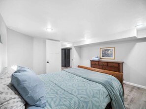 3 chambres, fer et planche à repasser, Wi-Fi, draps fournis