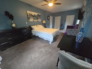 3 habitaciones, tabla de planchar con plancha, wifi y ropa de cama 