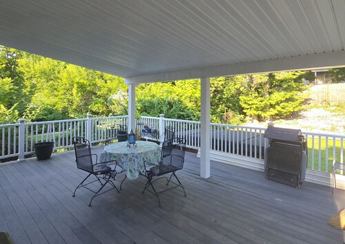 Charming 3-bedroom house in enchanting Cincinnati with AC Heat washer and dryer