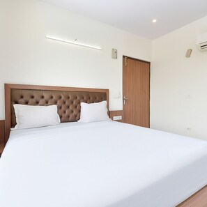 Desk, free WiFi, bed sheets