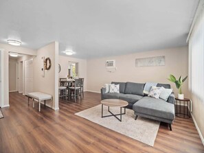 Unclassified image, 5 of 22, button - *2bed/1bath, shopping, parking! (Spokane)