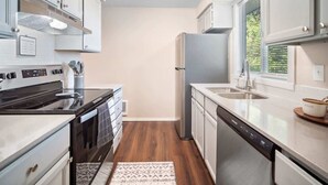 Unclassified image, 3 of 22, button - *2bed/1bath, shopping, parking! (Spokane)