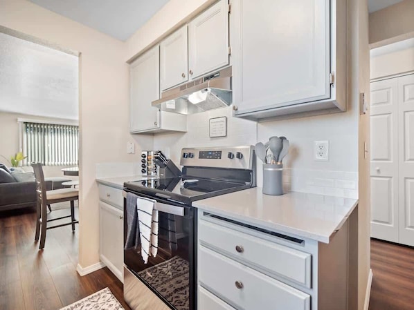 Fridge, microwave, oven, stovetop