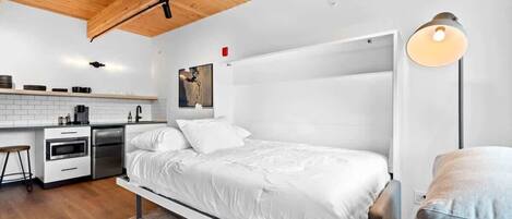 WiFi, bed sheets