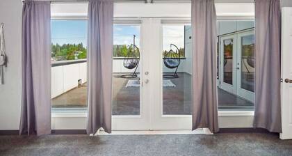 Chic 2-bedroom condo with private patio