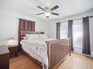 3 bedrooms, iron/ironing board, WiFi, bed sheets