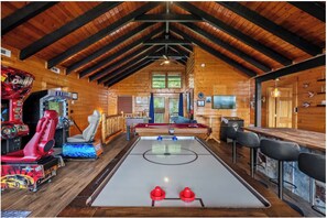 Games room - Luxury-8BR-Lodge-Game Room-Theater&MountainViews (Sevierville)