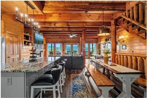 Dining - Luxury-8BR-Lodge-Game Room-Theater&MountainViews (Sevierville)