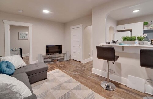 #3 The Cozy Corner Suite @ The Garland Suites