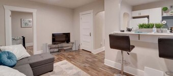 #3 The Cozy Corner Suite @ The Garland Suites