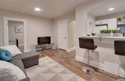 #3 The Cozy Corner Suite @ The Garland Suites