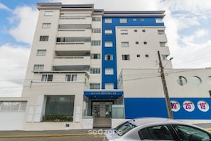 Basic Apartment | Exterior