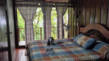 Desk, laptop workspace, free WiFi