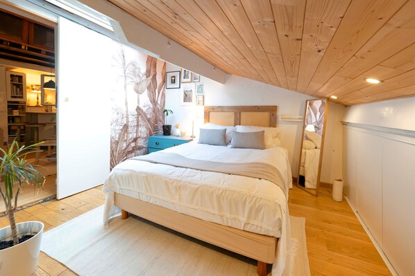 1 dormitorio, tabla de planchar con plancha, wifi y ropa de cama