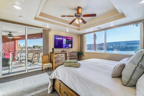 Luxury Riverfront Condo Launch-Dock-Pool-Spa