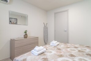 2 bedrooms, iron/ironing board, WiFi, bed sheets - Apartment La Corte Rurale with Hot Tub (Lucca)