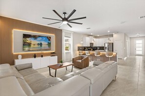 TV - 9 Bedrooms/ 5 Bathrooms/ Storey Lake (2867SC) (Kissimmee)
