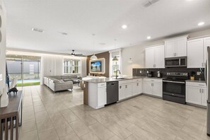 Microwave, dishwasher, high chair - 9 Bedrooms/ 5 Bathrooms/ Storey Lake (2867SC) (Kissimmee)