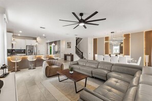 TV - 9 Bedrooms/ 5 Bathrooms/ Storey Lake (2867SC) (Kissimmee)