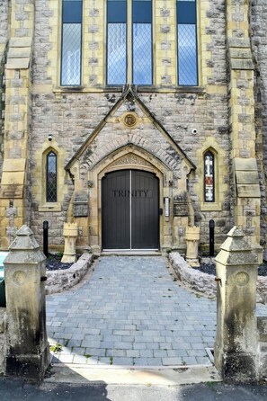 Exterior detail - Modern Chapel Stay @ Trinity (Conwy Principal Area)