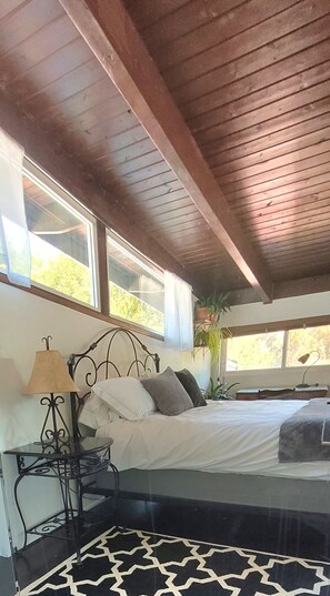 1 habitación, tabla de planchar con plancha, wifi gratis y ropa de cama 