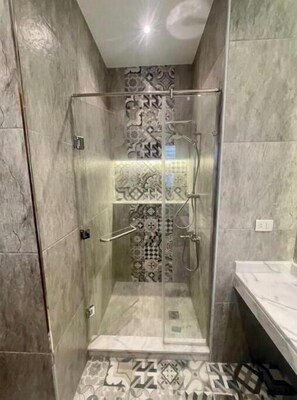 Dusche, Seife, Toilettenpapier