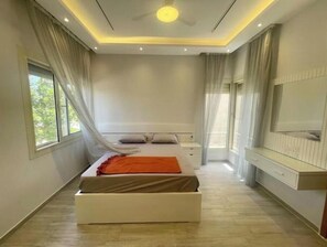 3 chambres, fer et planche à repasser, Wi-Fi, draps fournis