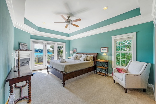 6 bedrooms, iron/ironing board, WiFi, bed sheets