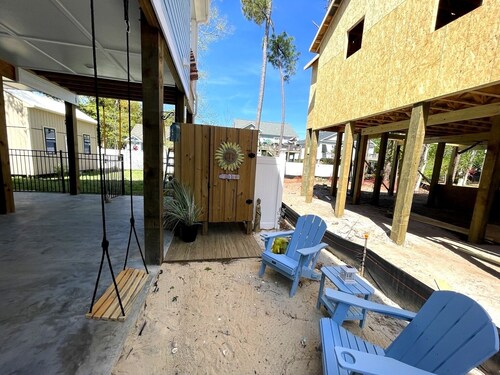 Charming Hollywood Beach Haven, 2 Beds, King & Queen, Walk to the Beach