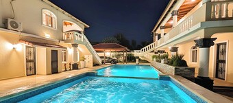 Elegant 10BR Retreat in Cabarete – Whirlpool, Pool, Villa, Studios & Adventure!