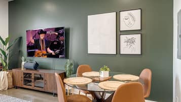 House (2 Bedrooms) | Dining room