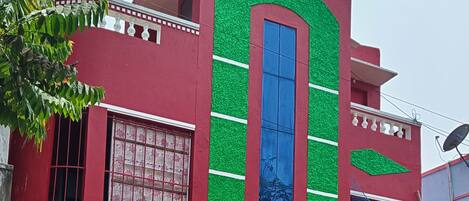 Traditional Apartment | Exterior