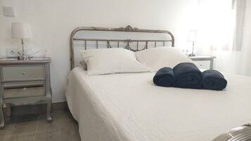 1 chambre, fer et planche Ă repasser, Wi-Fi gratuit, draps fournis