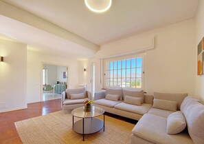 Comfort-Apartment | Wohnbereich | Flachbildfernseher