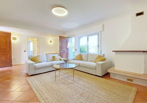 Perhehuoneisto | Oleskelualue | Taulutelevisio