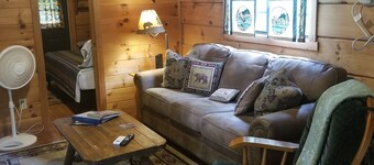 Peaceful Treasure 2/Bed Riverfront Cabin in Franklin NC