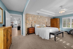 3 bedrooms, iron/ironing board, WiFi, bed sheets