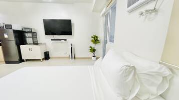 Iron/ironing board, bed sheets, wheelchair access